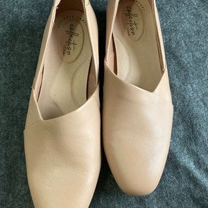Clarks Ultimate Comfort Collection Nude Flats